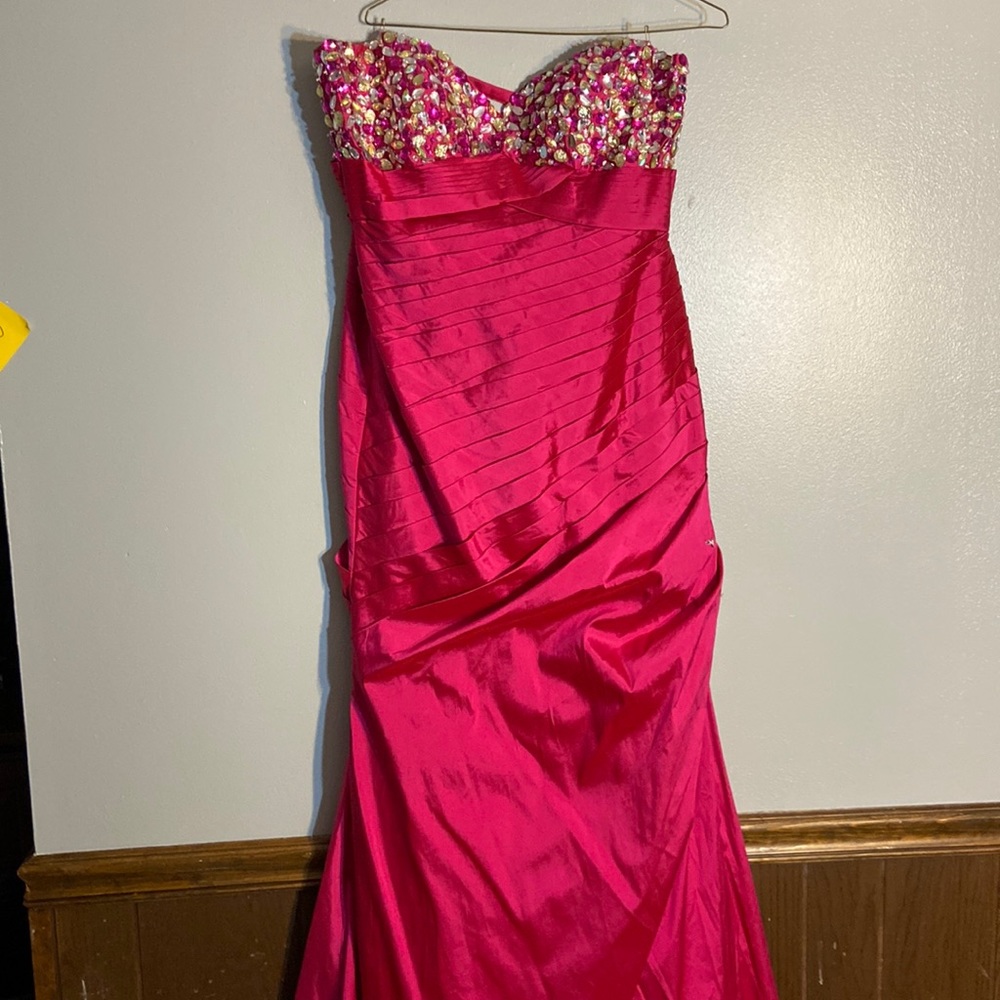 Trumpet pink gown, strapless